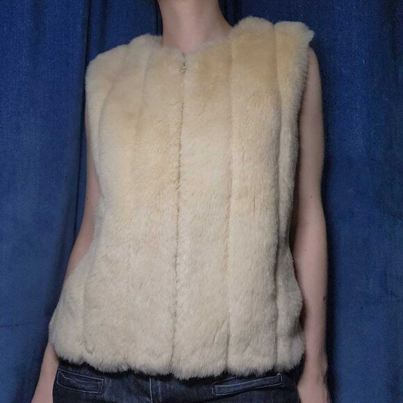 Super soft & comfy Y2K Bratz style light tan cream faux fur vest with zipper - Picture 5 of 13